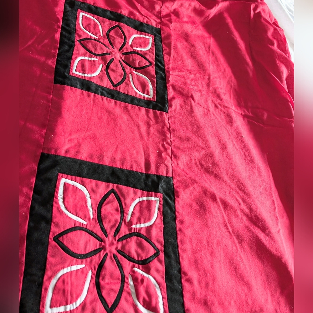 Autumn Queen Duvet Cover + 2 Pillowcases. Red, Black and White. 144 x 88.